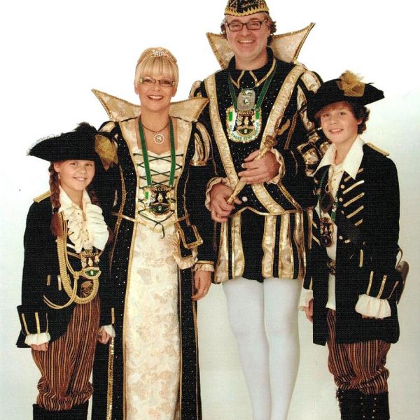Prinzenpaar Markus I. & Nadja I. und die Pagen Mia & Ben (Familie Hellmich)
